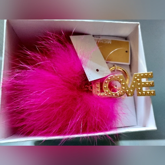MICHAEL KORS ULTRA PINK FUR LOVE POM POM KEYCHAIN - Picture 7 of 9